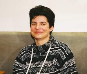 Aka pozuje